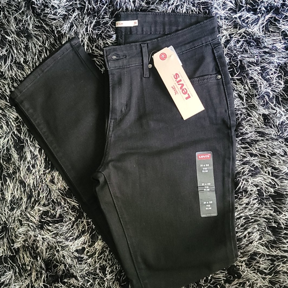 LEVIS JEANS 🖤